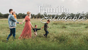 Miniatura del curso una familia saludable donde se ve una familia caminando por el campo, los padres y 3 hijos pequeños