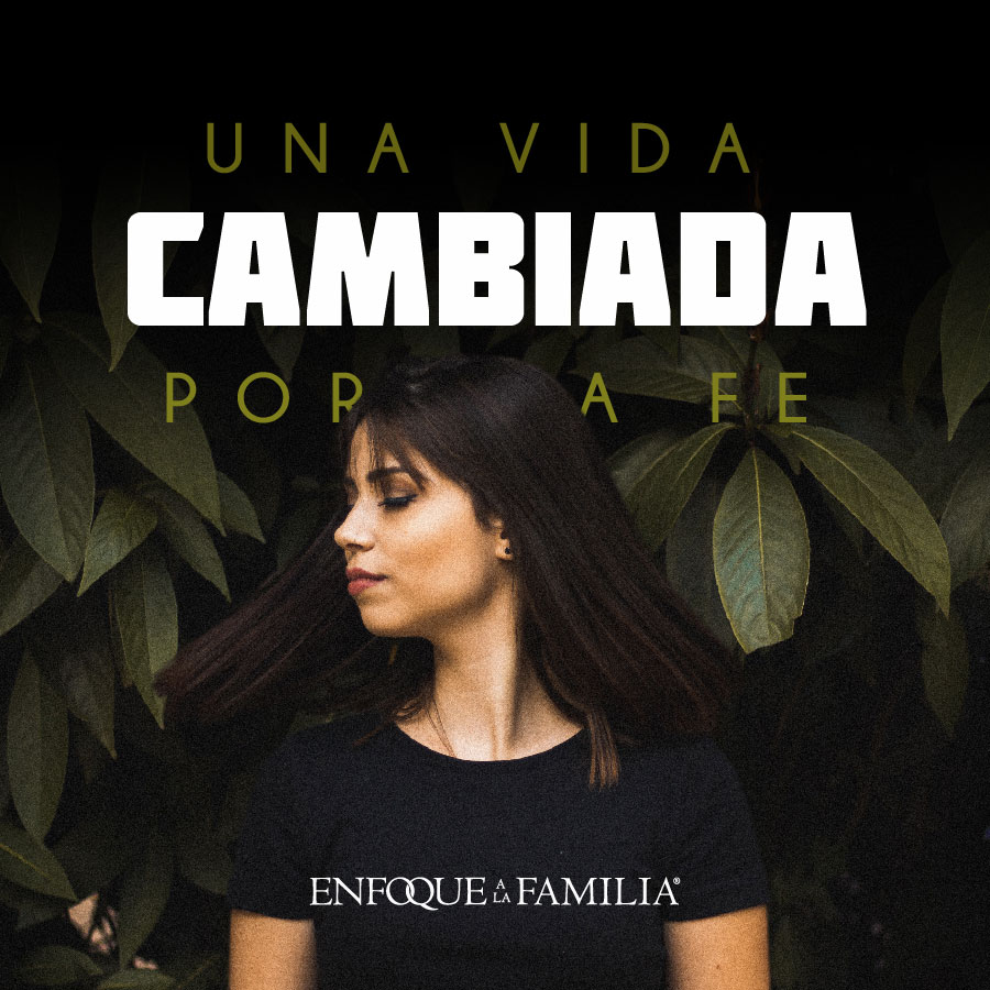 Miniatura de programa de radio "Una vida cambiada por la fe", donde parece una mujer joven dandose la vuelta